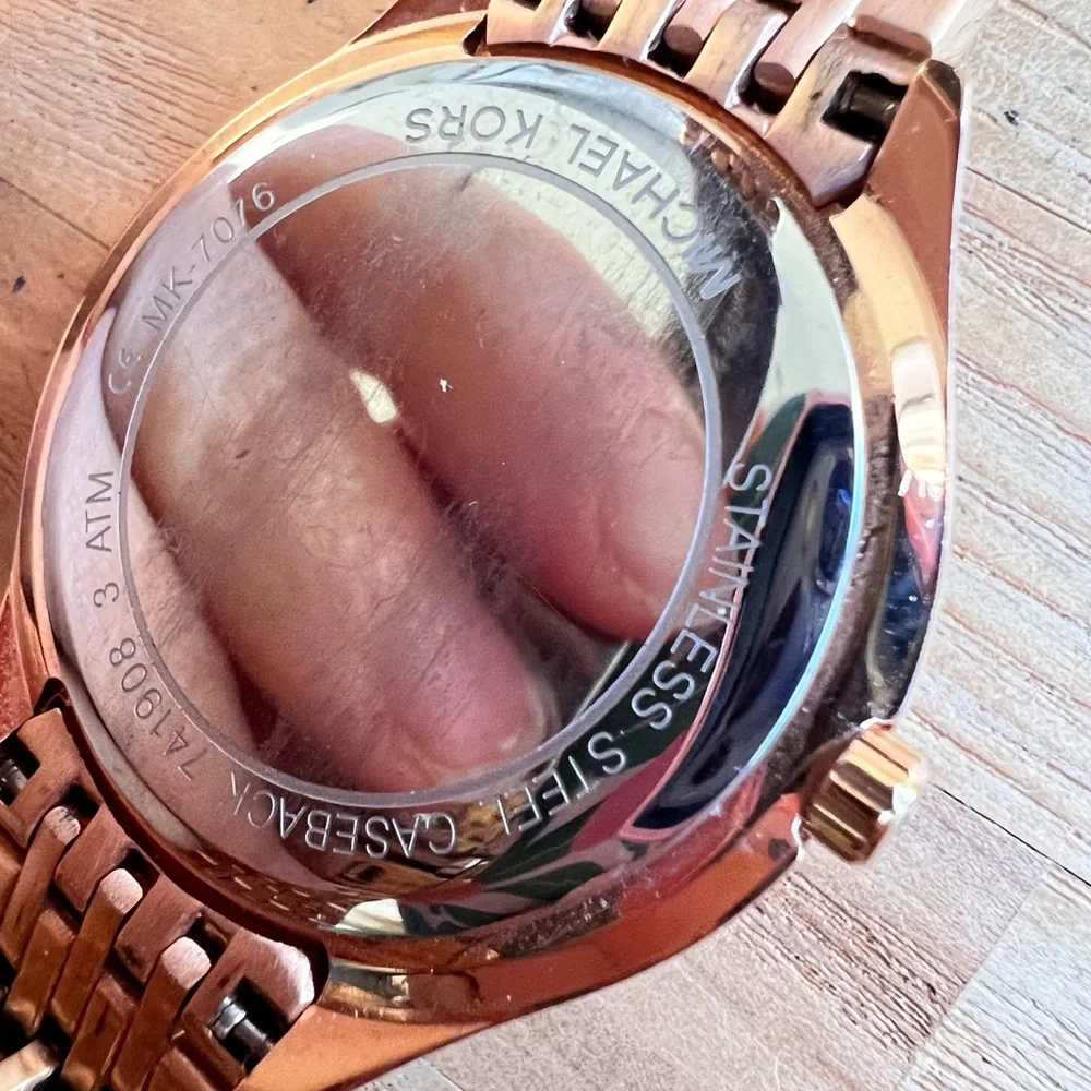 Michael Kors Mindy ladies gold tone mother of pearl dress watch NEW BATTERY